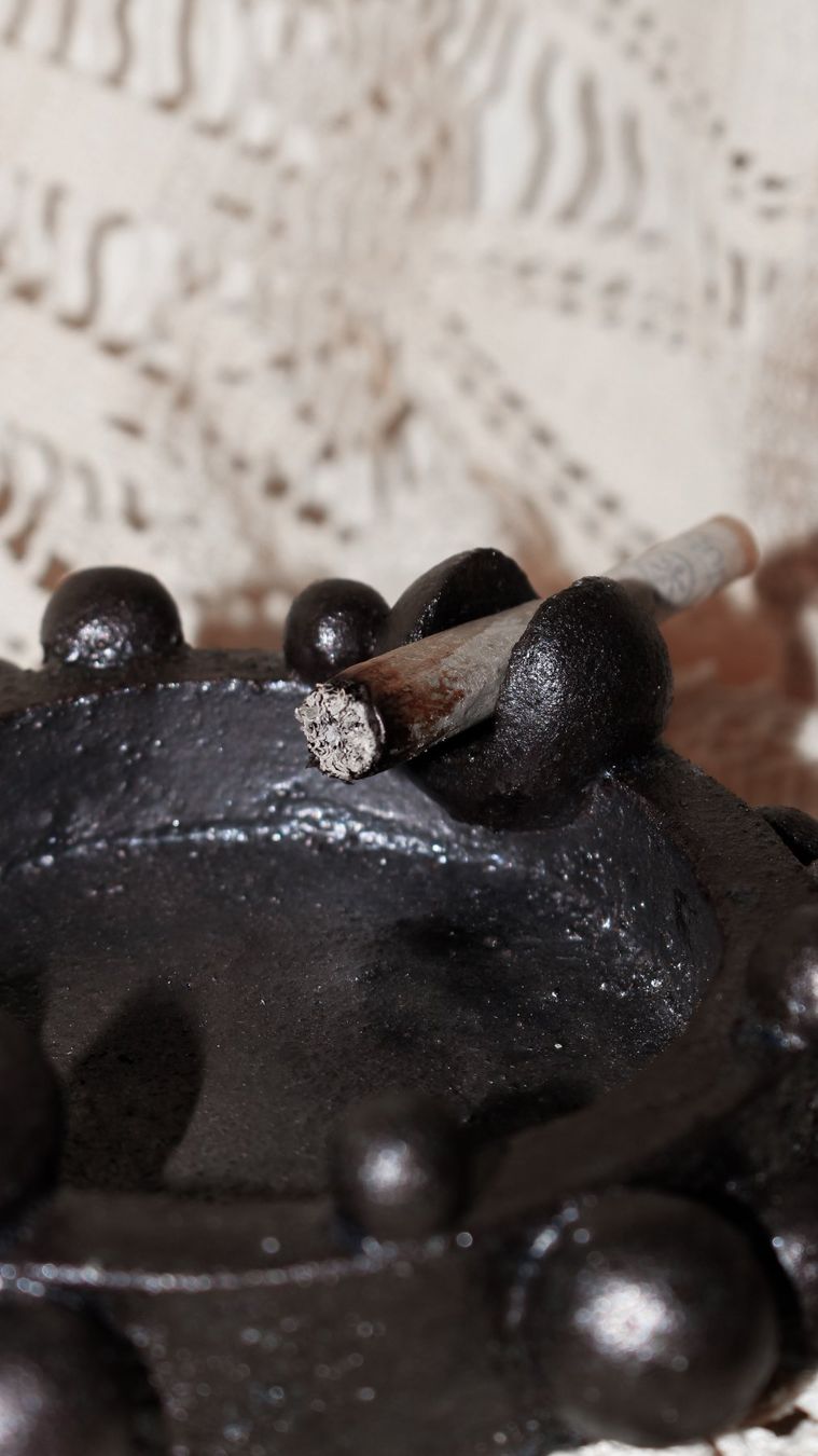 Portacenere: Handmade Ceramic Ashtray 🖤 – Nuovo e nell'imballaggio originale da Grellingen venduto da angels.of.horror 1