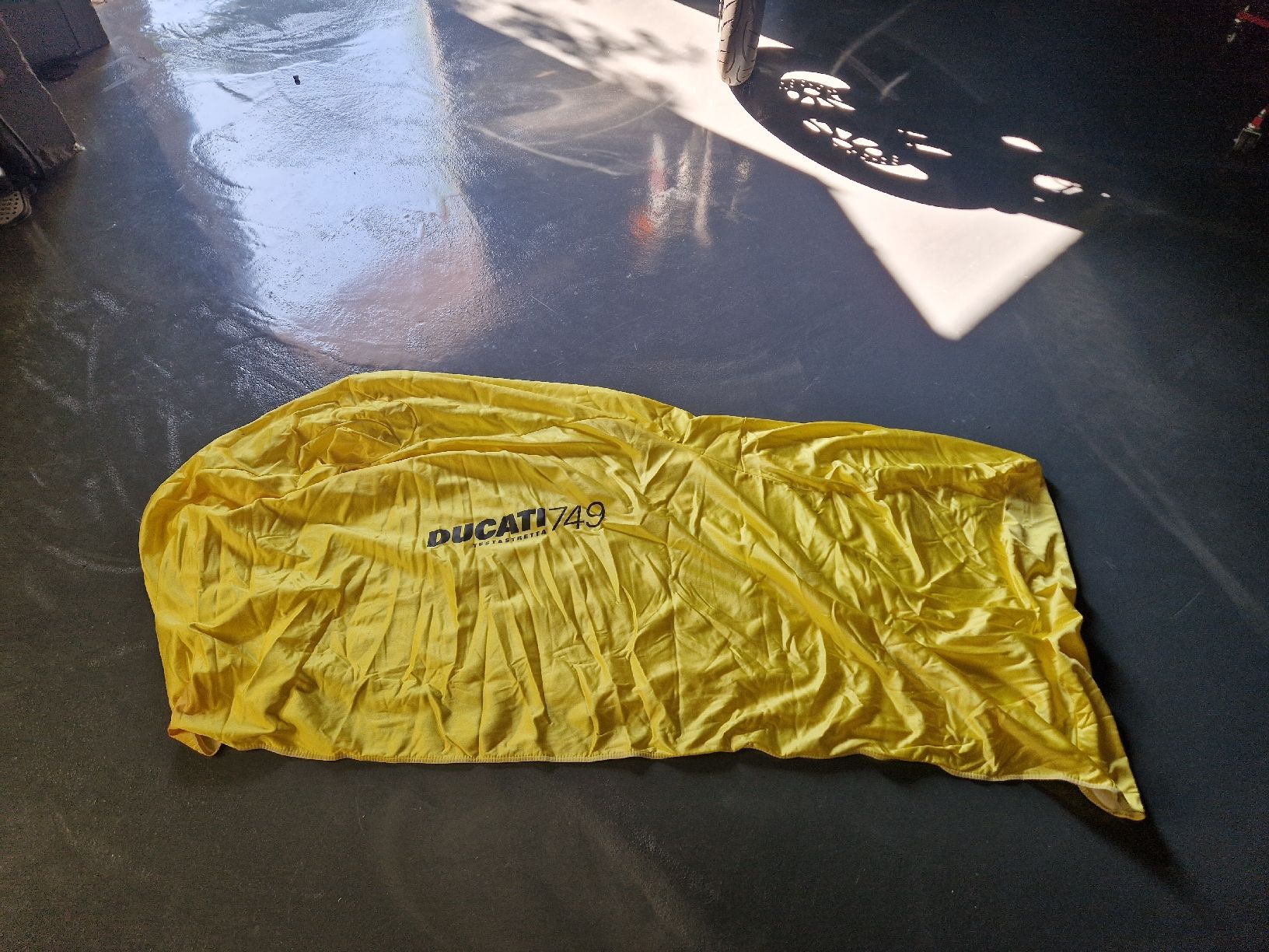 Tutti i ricambio per moto: Abdeckung zu Ducati 749 / 999  – Usato da Zofingen venduto da Alberto_La_Mattina