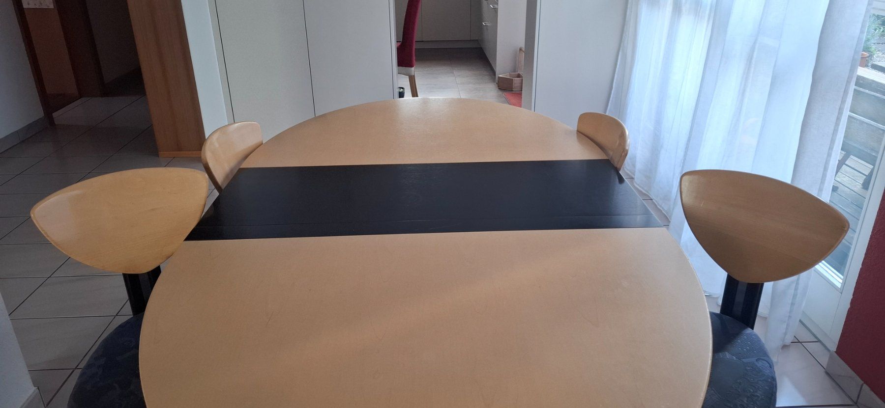 Tables: Esstisch Ahorn mit 4 Stühlen – D'occasion à Büron par oth_8gt9 3