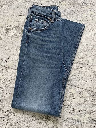 Jeans vita alta scuri di Zara