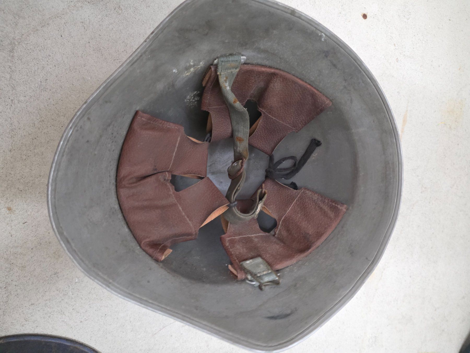 Uniformi & Effetti personali: Stahlhelm Helm Militär – Usato da Dorf venduto da Echo_Elements 2
