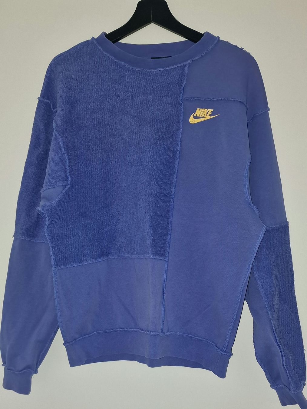 Nike Pullover & Sweatshirts: Nike Vintage Patchwork Crewneck Pullover, Grösse XS oversize – Gebraucht aus Affeltrangen von Szafaoli