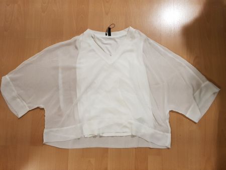 Neue weisse Bluse