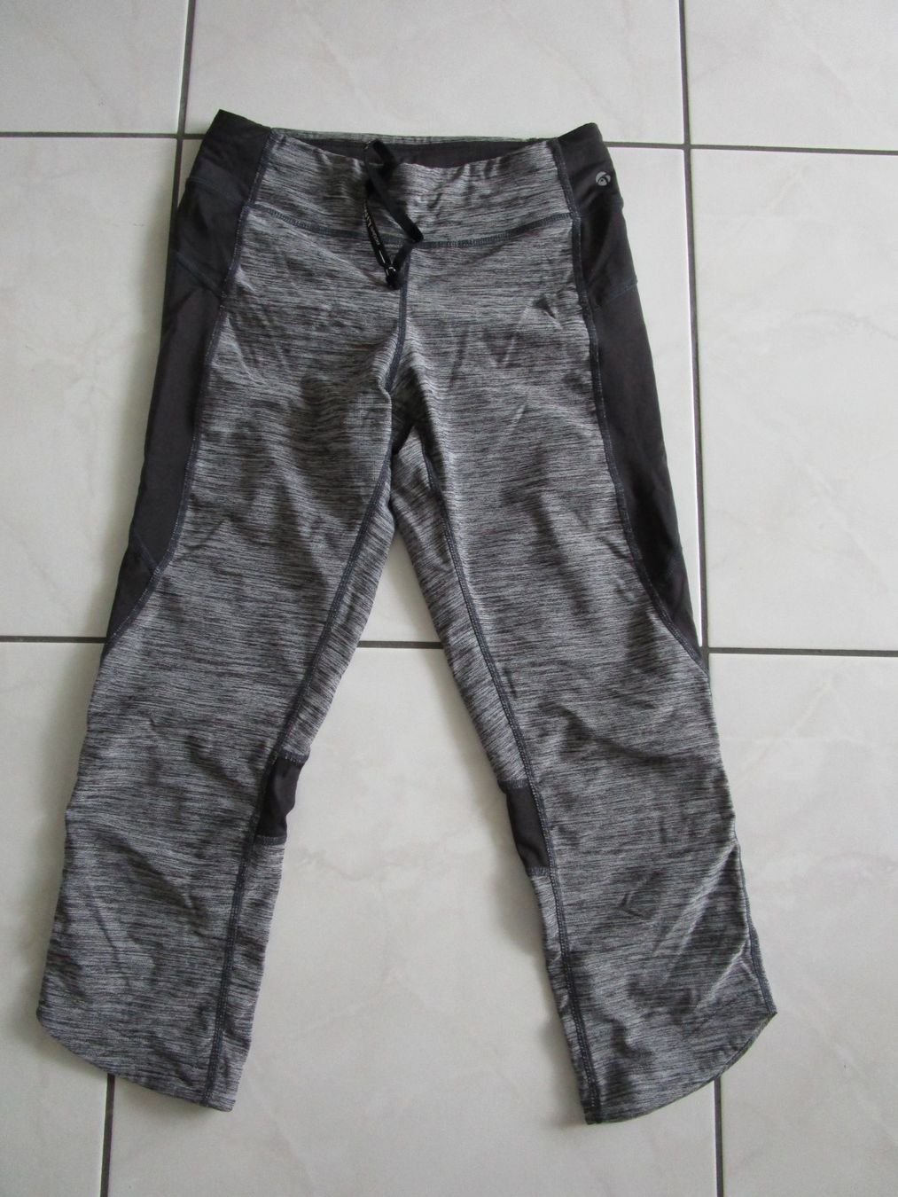Tchibo Pantaloni: Sport-Tight 7/8 Tchibo Gr. XS – Usato da Volketswil venduto da Megaissimo