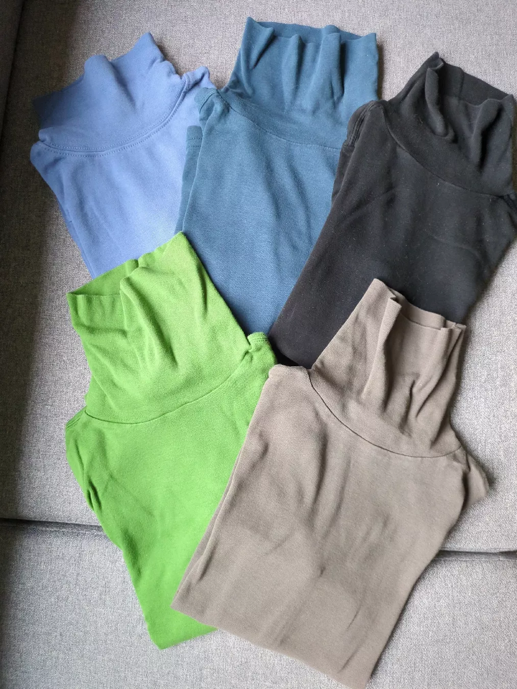 Kleiderpakete & -sets: Rollkragenpullover 140 – Gebraucht aus Luzern von reg_dq65