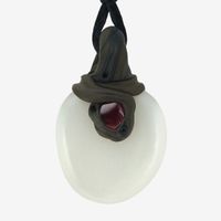 Weisser Mondstein (Orthoklas) Steinanhänger mit Granat