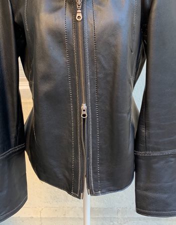 Superbe veste  100%cuir d'agneau MADELEINE moderne t.40