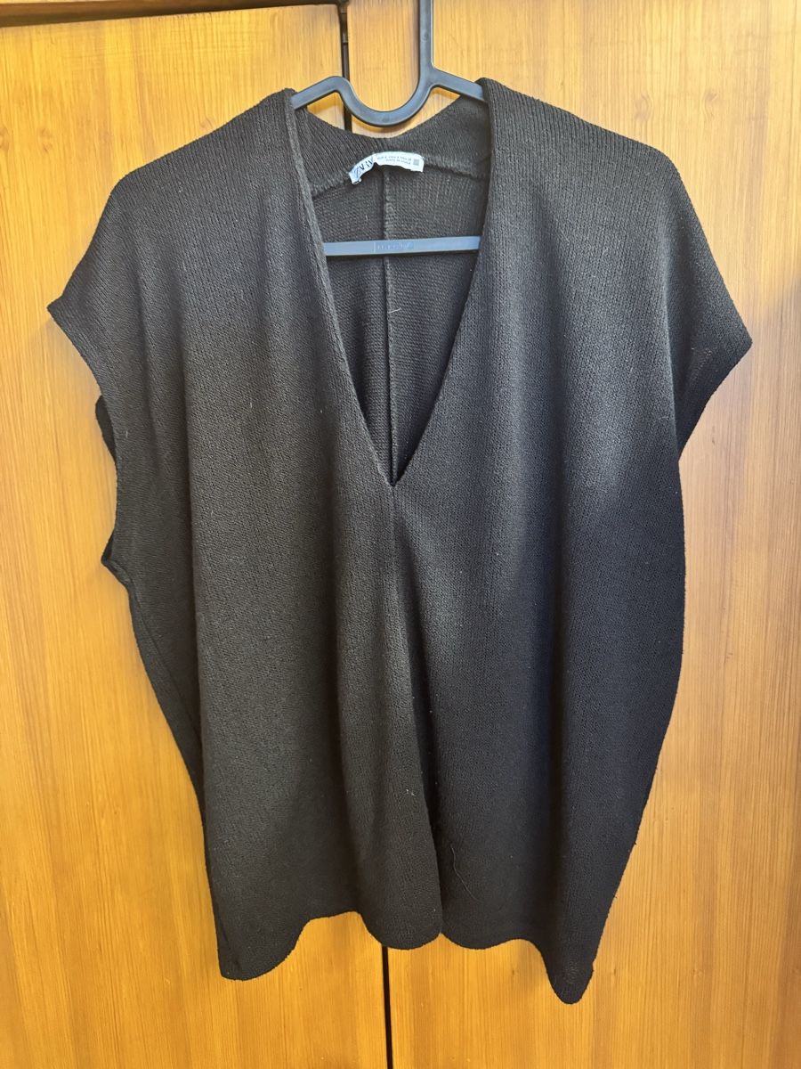 Zara T-shirt: Over size black shirt Zara – Usato da Porza venduto da kaj_d5q7