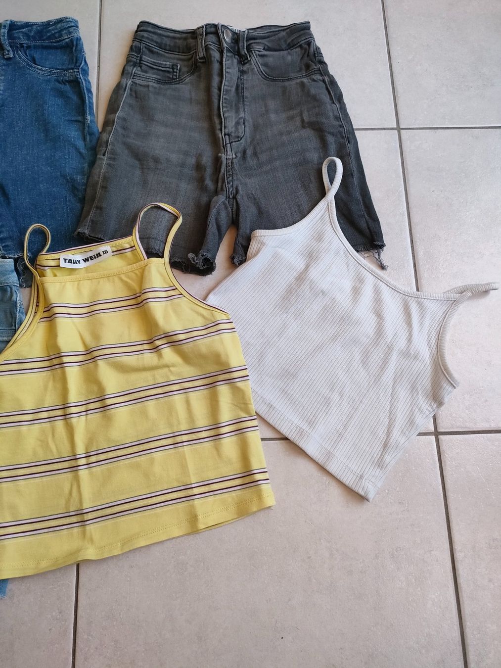 Tally Weijl Kleiderpakete & -sets: Kleiderpaket Gr.32 – Gebraucht aus Adelboden von Lammhult 1