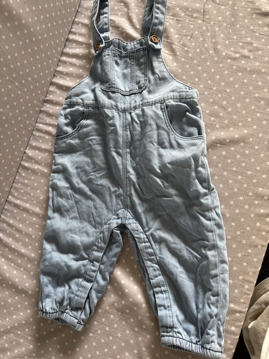 Zara Pantaloni: Latzhose Zara Grösse 6-9 Monate  – Usato da Wohlenschwil venduto da angelsweet 1