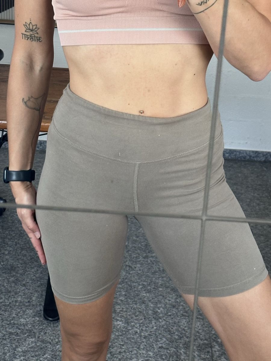 Pantaloni: Mate yoga shorts M – Usato da Bellinzona venduto da Samirablank 1