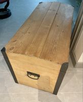 Holztruhe