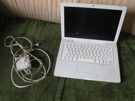 Apple MacBook A1181 In Guten Zustand