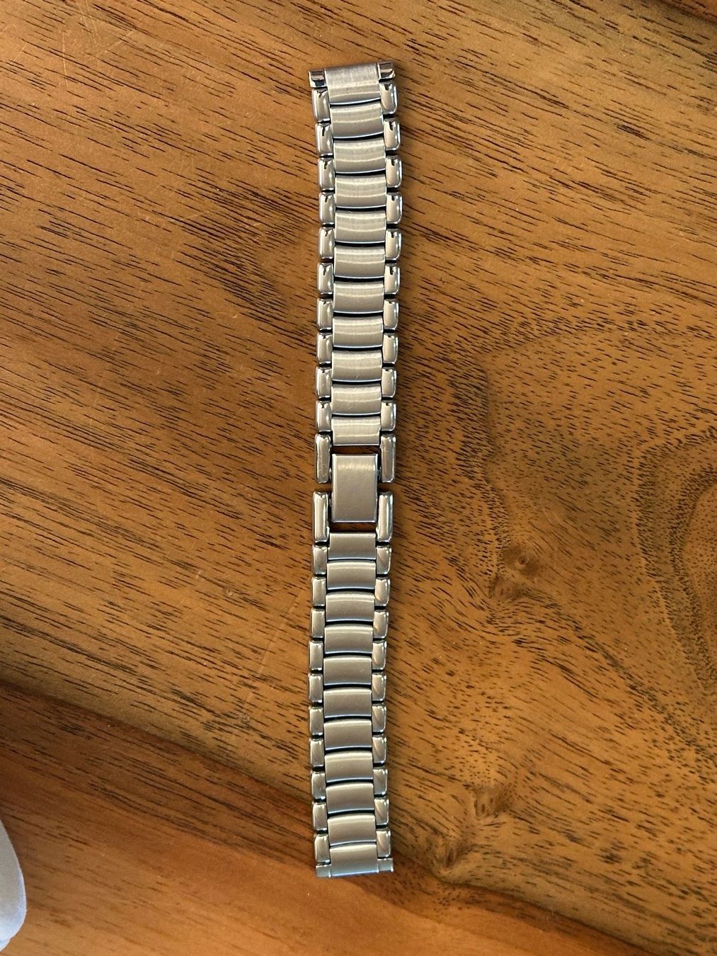 Citizen Montres: Citizen Elegant Square – D'occasion à Wildberg par TradeMe 4