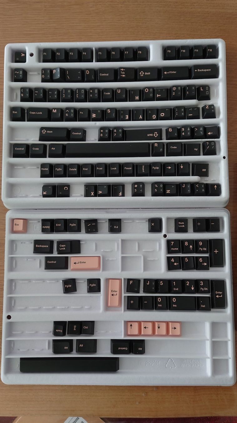 Tastiere: GMK CYL Olivia Nº3 Dark APL Base Keycap Set – Usato da Genève venduto da jxavier 2