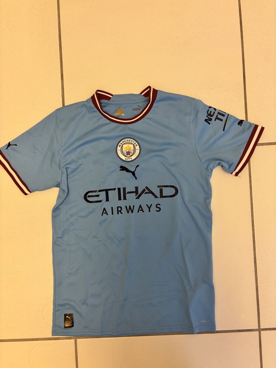 Puma Canottiere & Pantaloni: Manchester City Jersey – Usato da Bassersdorf venduto da dia_p8v6