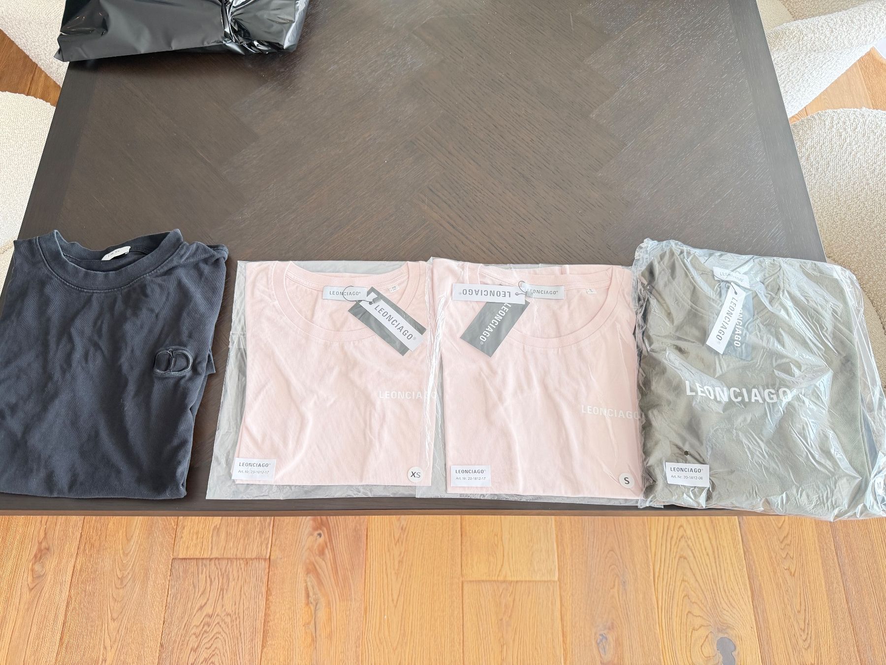 Dior Lotti di vestiti: KLEIDERPACKET DIV. T SHIRT UND PULLOVER AB CHF 1.- – Nuovo (secondo la descrizione) da Zollikofen venduto da Level_911