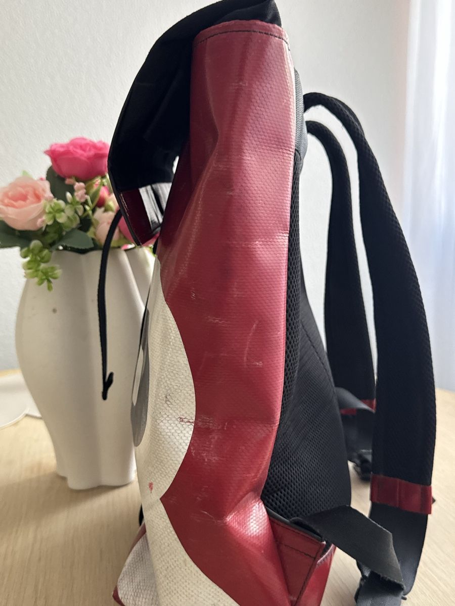 Freitag Sacs à dos: Sac à dos Freitag rouge blanc grande taille – D'occasion à Brügg BE par haj_9zhk 4