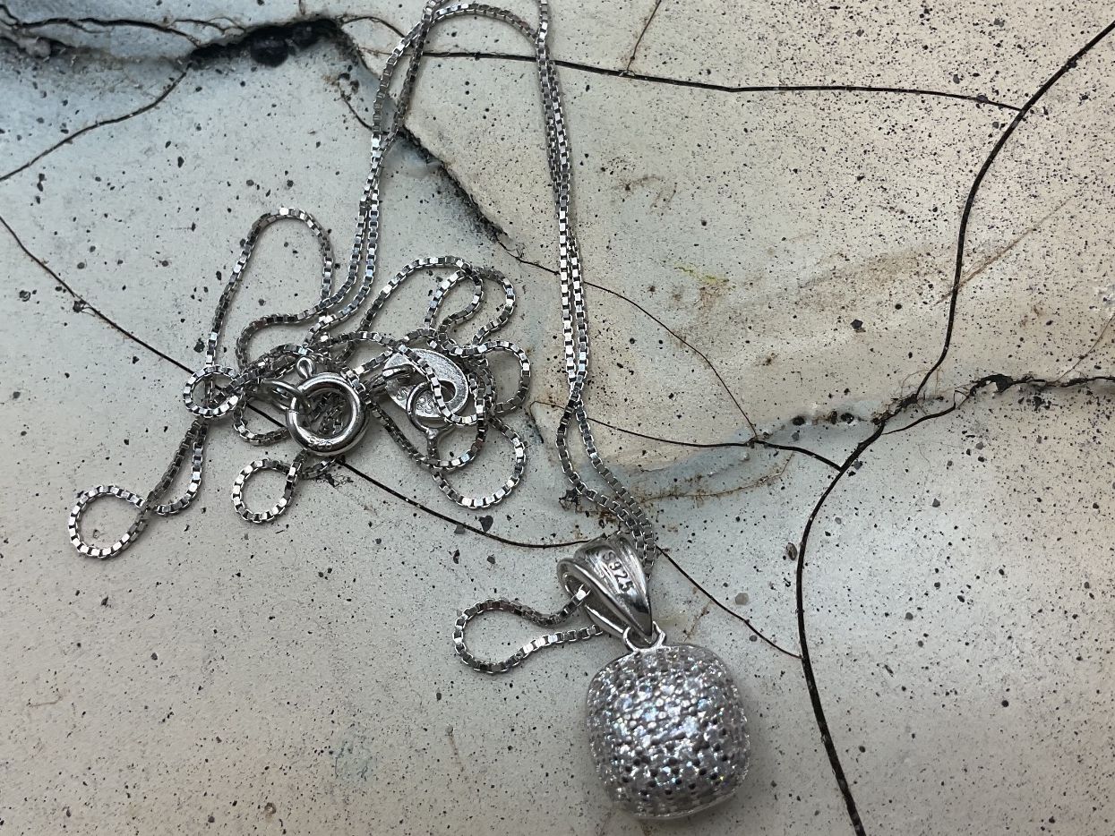 Catenine: Feines leichtes Collier mit Mondsteinanhänger – Nuovo (secondo la descrizione) da luzern venduto da Alpendorf1 1