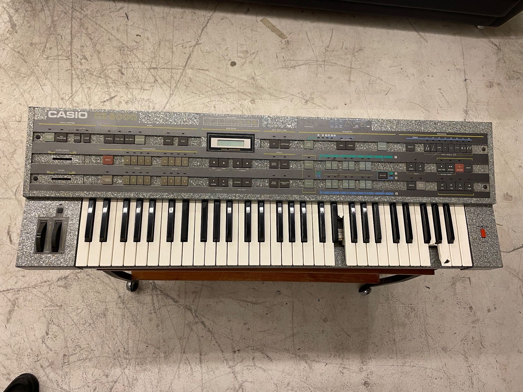 Casio Strumenti musicali: Casio CZ 5000 Vintage Synthesizer – Usato da Zürich venduto da lawy 3