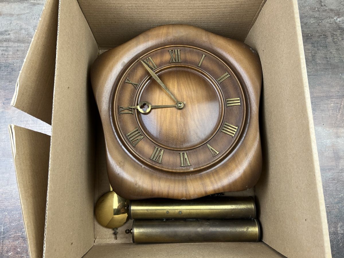 Orologi: Schöne Holz Uhr mit Gewichten – Usato da Hallau venduto da R.R.91