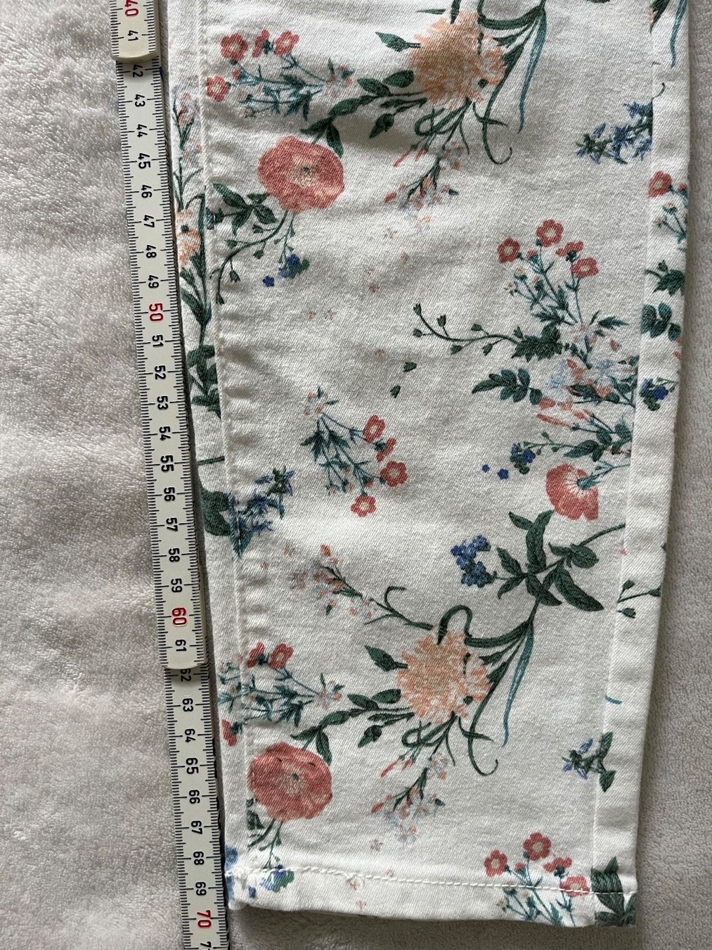 C&A Jeans: Jeans beige mit Blumen - Muster , Grösse 36 – Usato da Lohn-Ammannsegg venduto da panywa 7