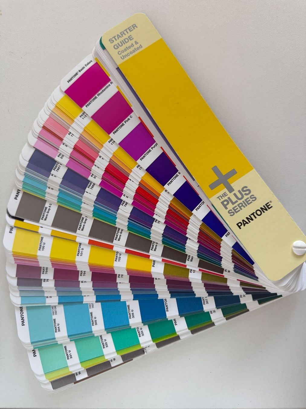 Bücher: Pantone Plus Series Starter Guide, Coated & Uncoated – Gebraucht aus Muri AG von burki_96