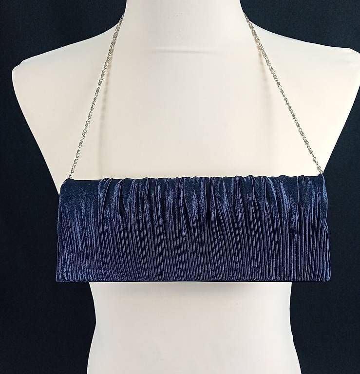 Taschen für Damen: Abendtasche Dunkelblau mit Kette neuwertig – Gebraucht aus Bünzen von Milly32