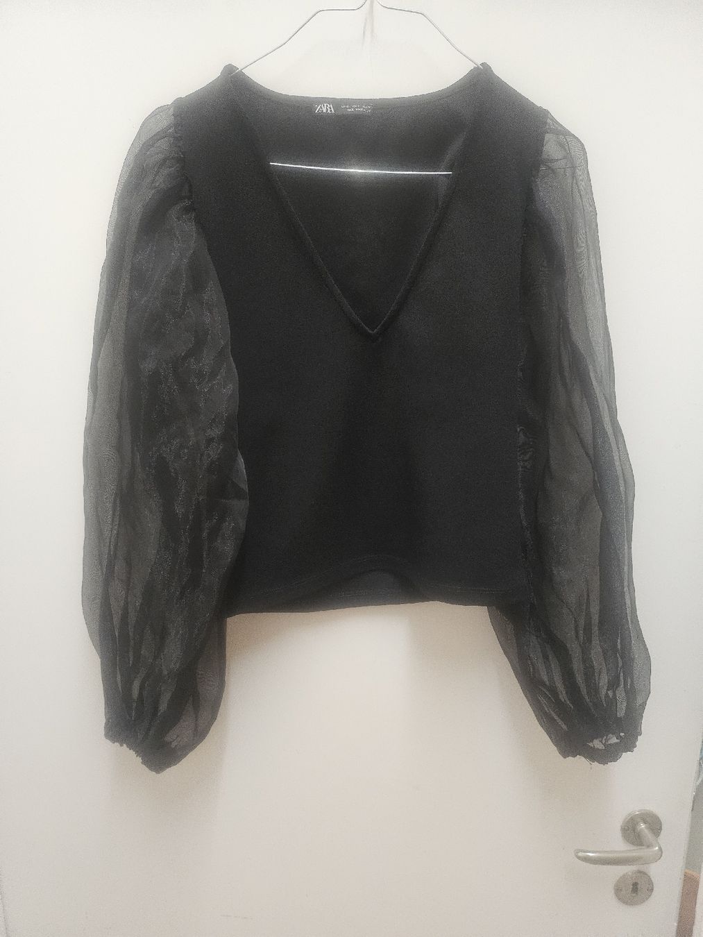 Zara Camicette: Zara Bluse schwarz mit steilen Ärmeln – Usato da Zürich venduto da eri_8w5v