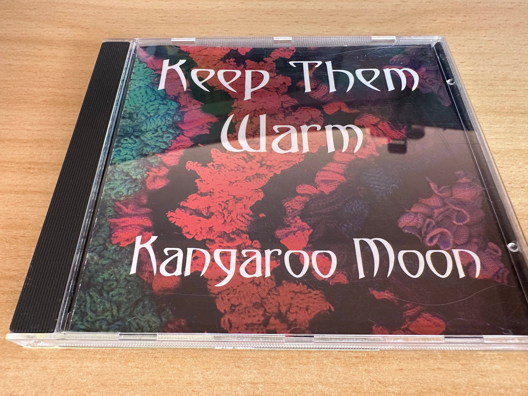 CD: Kangaroo Moon – Keep Them Warm – Usato da Rikon im Tösstal venduto da Alpenmutz