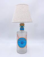 Lampada Eco-Friendly in Bottiglie di Gin Malfi paralume