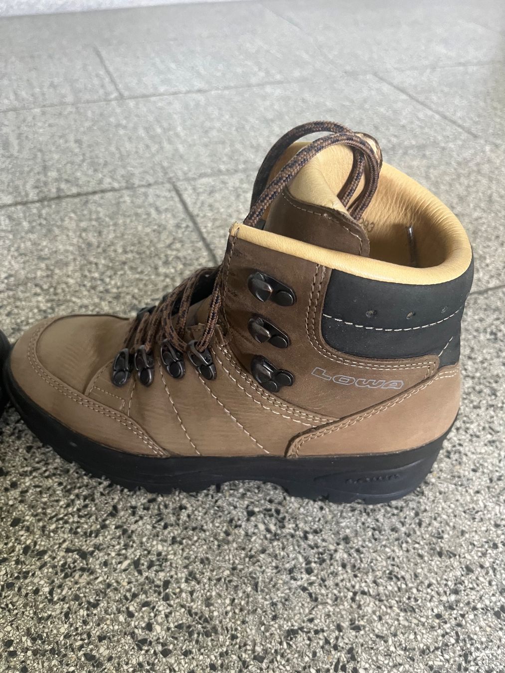 Lowa Scarpe da donna: Wanderschuhe Damen Lowa – Usato da Zürich venduto da myvonne 1