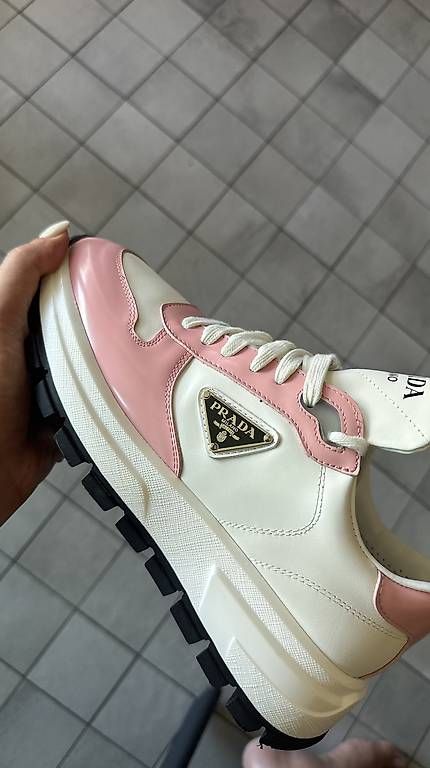 Prada Damenschuhe: Prada Schuhe – Gebraucht aus Kloten von gep_d8yj