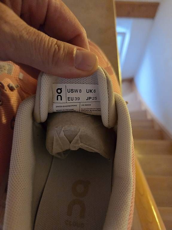 Damenschuhe: On Cloud Gr.39 Neu – Gebraucht aus Jona von pau_g7rc 1
