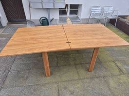 Massiver Holztisch, ausziehbar
