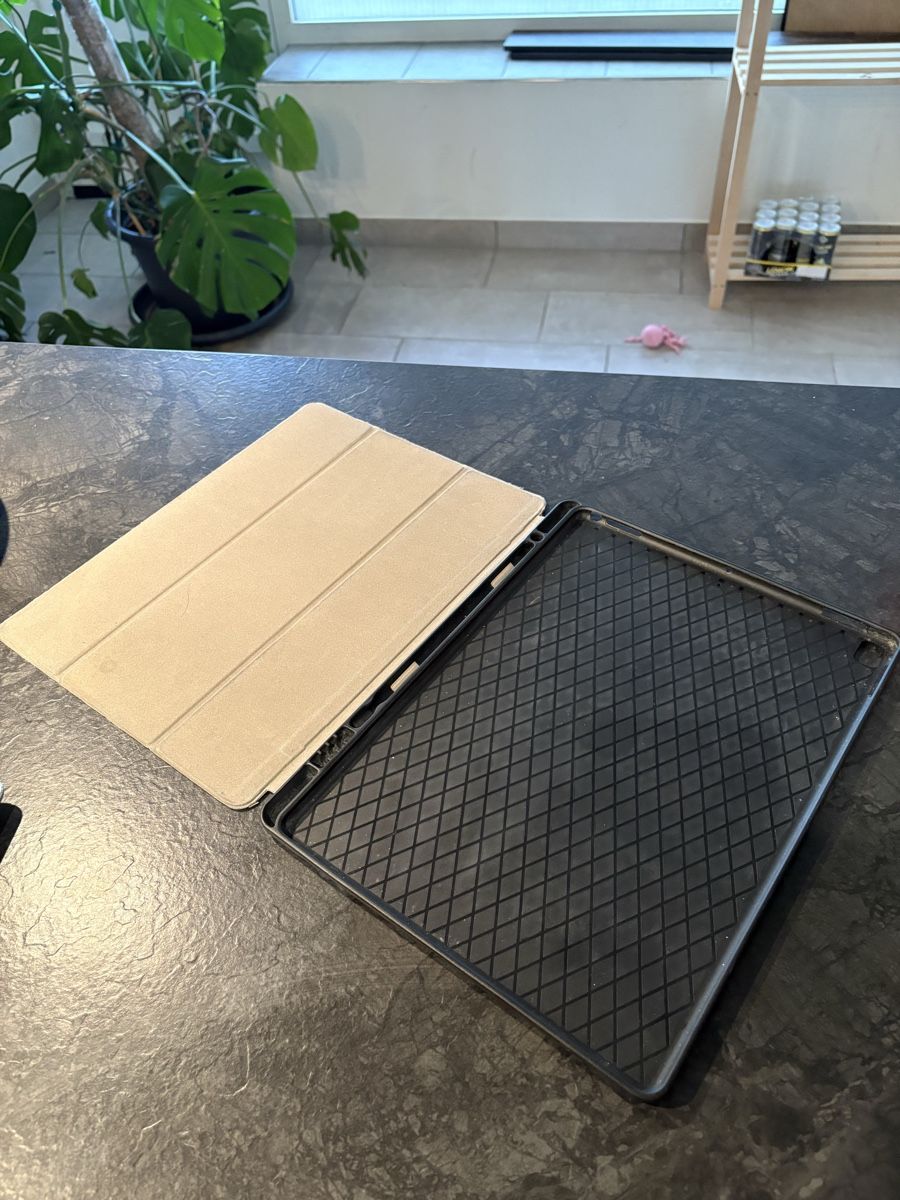 Apple Tablettes PC: iPad Pro 12.9 pouces 2e génération  – D'occasion à Chézard-St-Martin par M.C2501 3