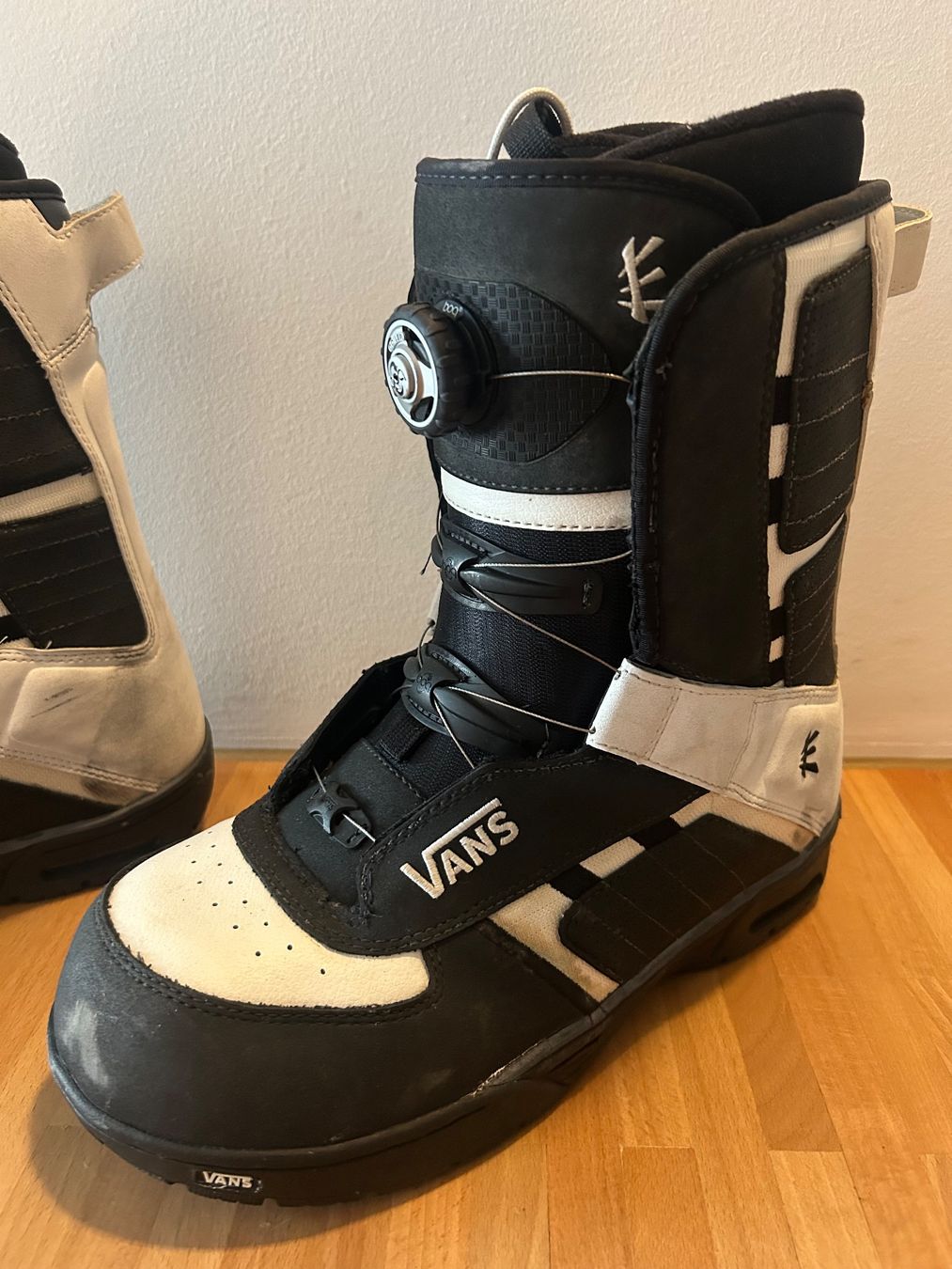 Vans Scarpe da uomo: VANS Encore Snowboardschuhe Gr 46 BOA-Verschluss – Usato da Niederwangen BE venduto da Pademania 1