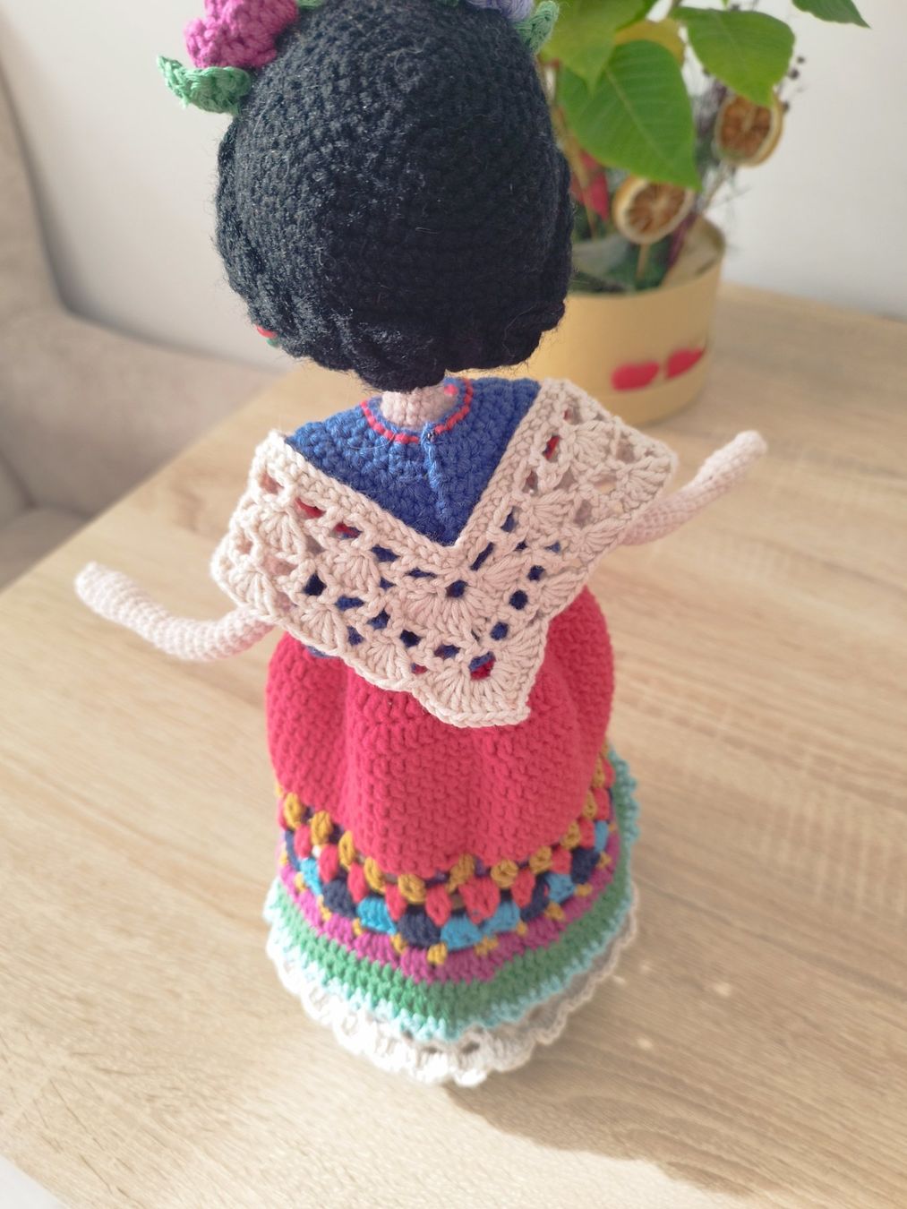 Bambole: Poupée Frida Kahlo crochetée à la main, pièce unique! – Nuovo e nell'imballaggio originale da Arnex-sur-Orbe venduto da can_97vn 1