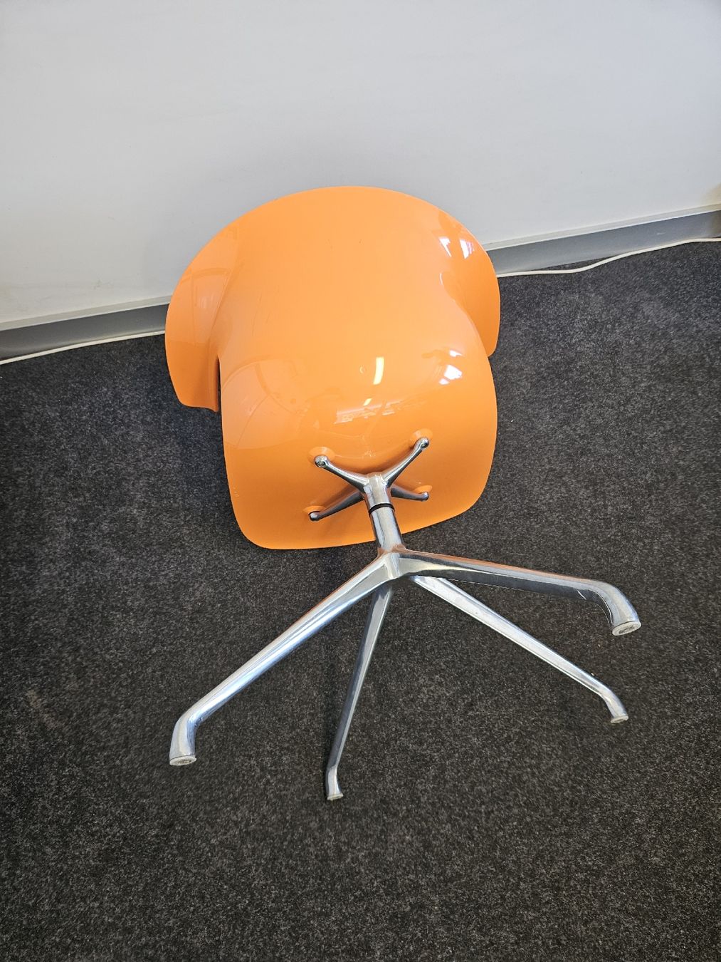 Stühle: Infiniti Loop Mono 4 Star Drehstuhl orange – Gebraucht aus Winterthur von Dachs28 2