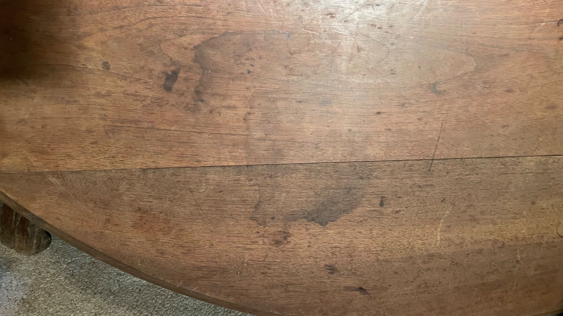 Tavoli: Alter, massiver runder Holztisch mit Sockel – Difettoso da Bremgarten AG venduto da Schussi 9