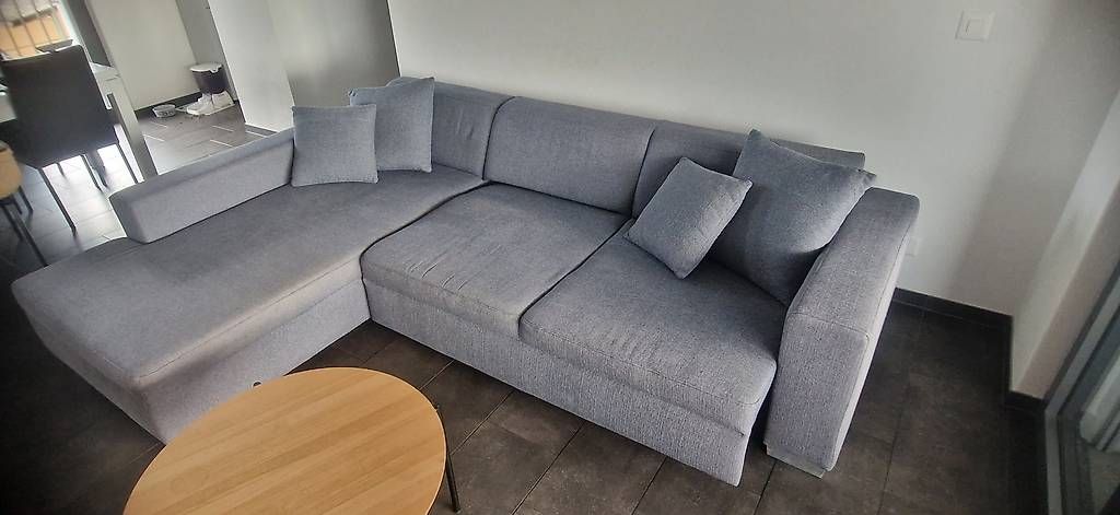 Divani:  Canapé dangle + table basse  :274 x 195 cm – Usato da Chavornay venduto da Aglianico 1