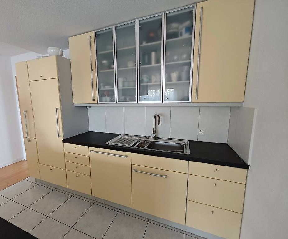 Cucine complete: Komplete Küche mit Kochinsel, Schwarze Granit abdeckung – Usato da Bernhardzell venduto da Palmsound
