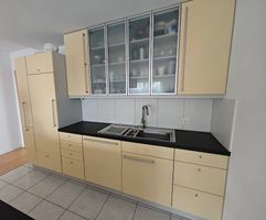 Komplete Küche mit Kochinsel, Schwarze Granit abdeckung