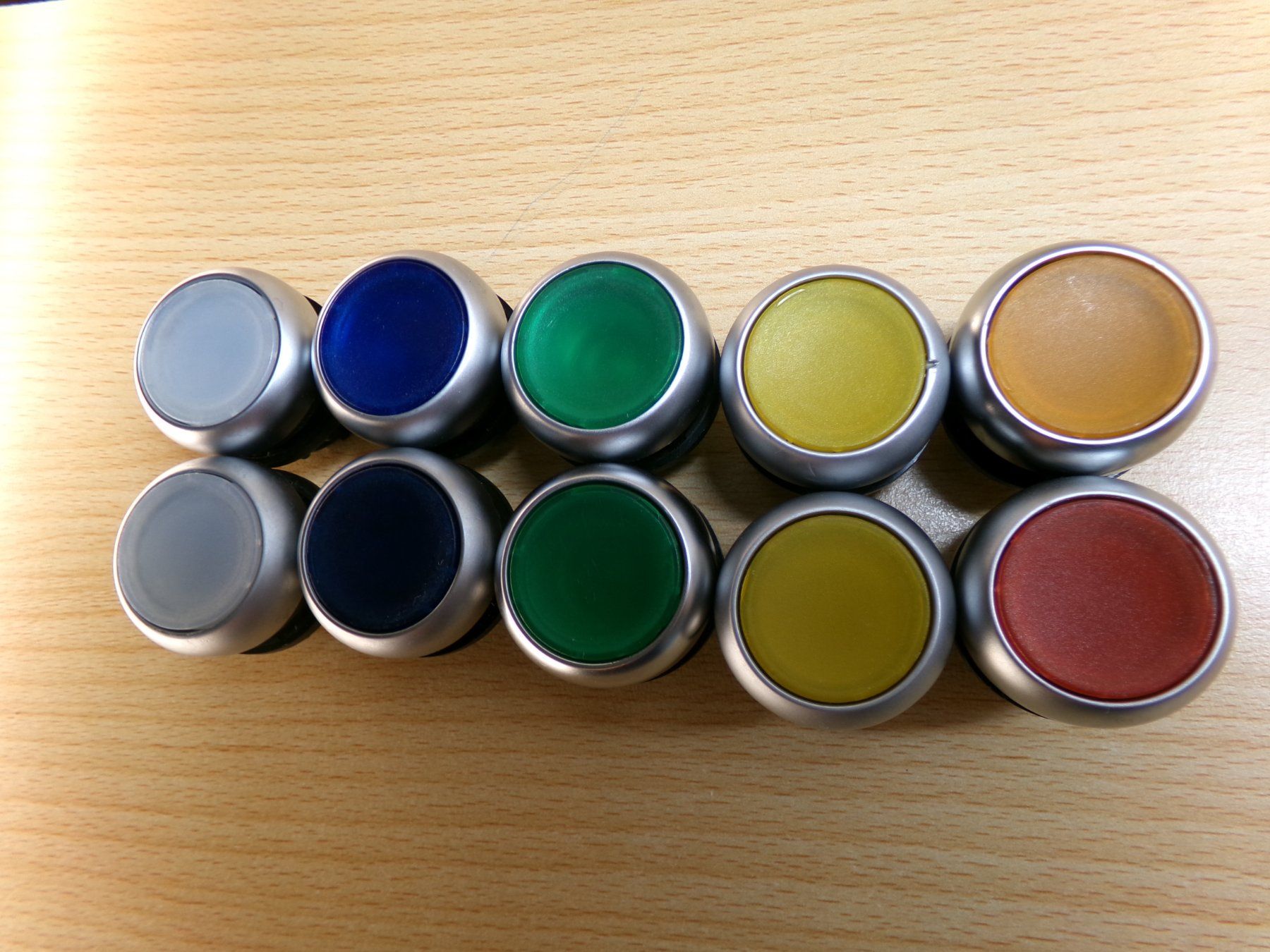 Eaton Interrupteurs: 10St. Taster diverse Farben – D'occasion à Hombrechtikon par Maloev17 1