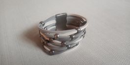 Bracelet cuir ou imitation cuir avec perles