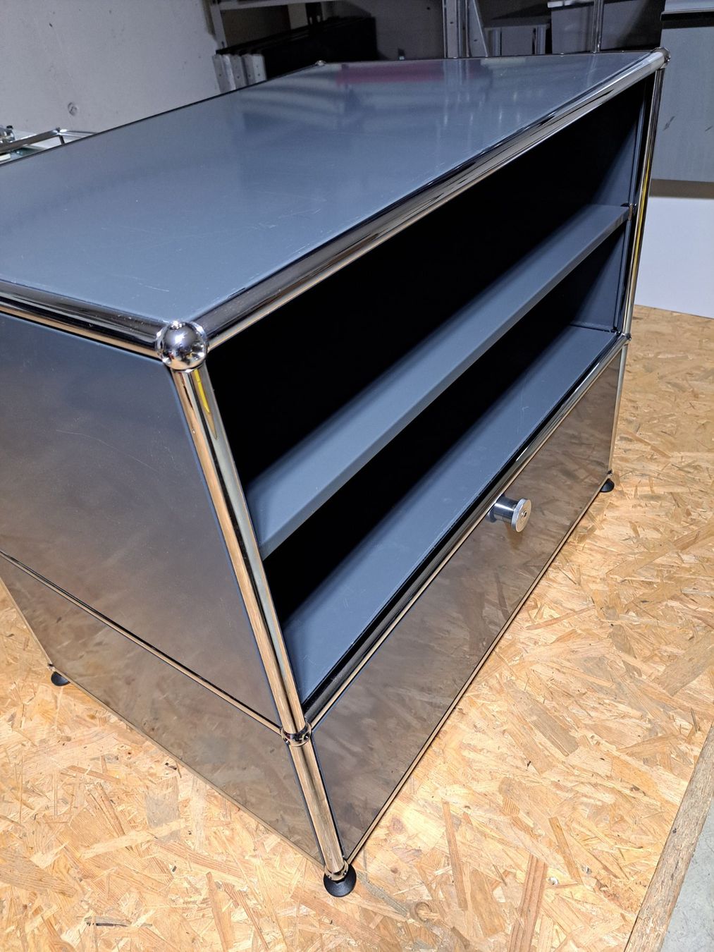 USM Mobili TV: USM TV Regal Anthrazitgrau (Preis VB) – Usato da Zürich venduto da LUXUS2020 2