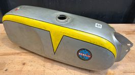 Benelli 125er? Motorrad Benzintank silber ⑤ №48