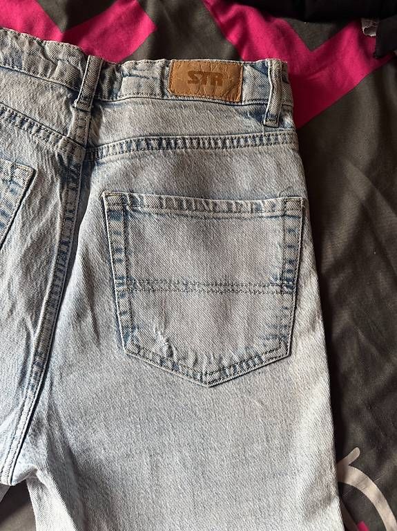 Jeans: Jeans bootcut bleu – Usato da Yvorne venduto da mel_wic 2