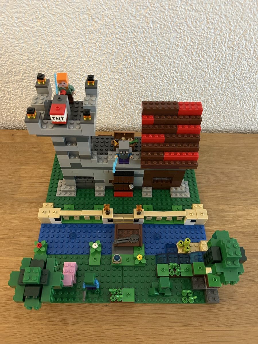 Lego Spielzeuge: Lego Minecraft Die Crafting-Box 3.0 21161 – Gebraucht aus Naters von Gemschhtte 1