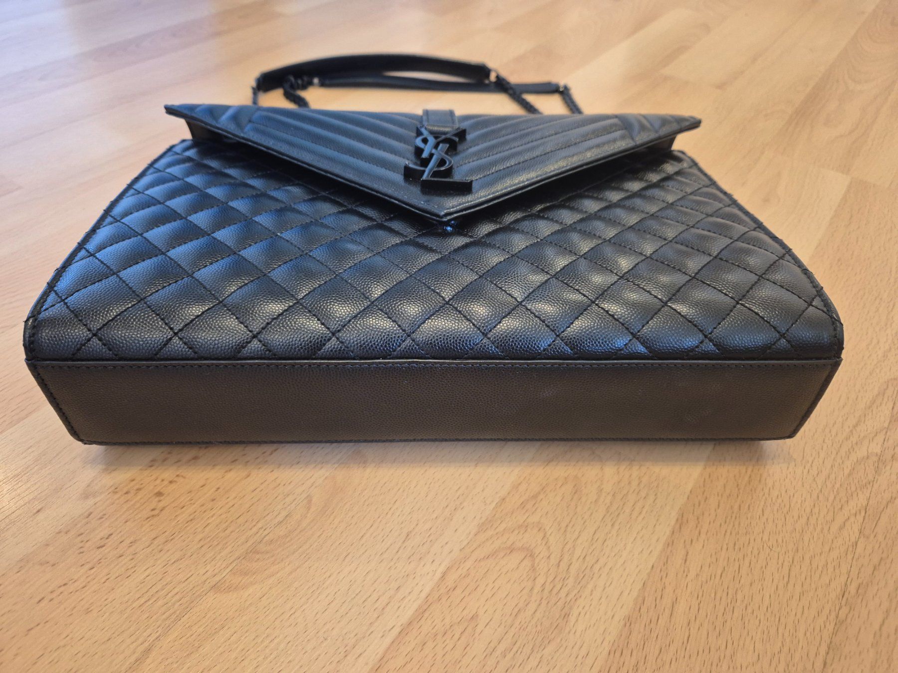 Saint Laurent Borse da donna: Ysl Envelope Bag Large embodied leather – Nuovo (secondo la descrizione) da Zug venduto da Calvin-Klein 4